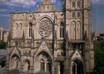 Πυρκαγιά εκδηλώθηκε στον Καθεδρικό Ναό του Αγ. Ιωάννη στη Νέα Υόρκη