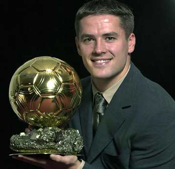 Η «χρυσή» μπάλα στα… χέρια του έκπληκτου Μάικλ Όουεν