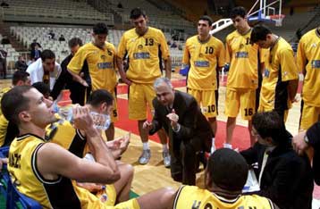 Ψάχνει τη μοναξιά της κορυφής η ΑΕΚ στο Βελιγράδι