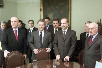 Υπεγράφη η σύμβαση εξαγοράς της ΕΤΒΑ από την Τράπεζα Πειραιώς