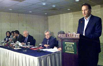 Σειρά μέτρων για τους μετανάστες που ζουν στην Ελλάδα ανακοίνωσε ο Σκανδαλίδης