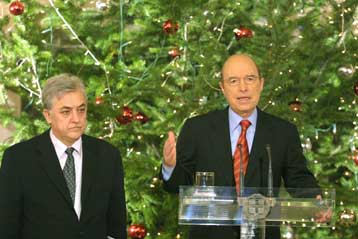 Σχέδιο δράσης για την απεξάρτηση από τα ναρκωτικά, ανακοίνωσε ο Σημίτης