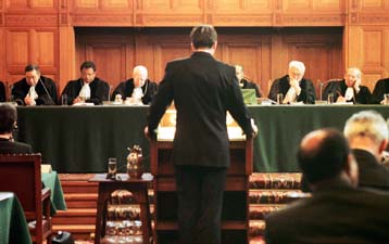 Απορρίφθηκε από το ΕΔΑΔ η προσφυγή Σέρβων για τον βομβαρδισμό της RTS από το ΝΑΤΟ