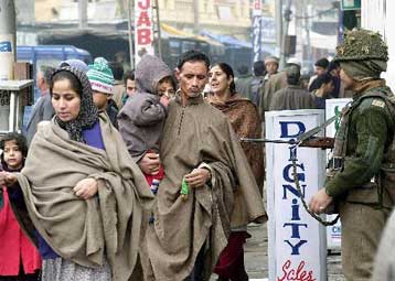 Έκρηξη στο Κασμίρ με ένα νεκρό και περίπου 50 τραυματίες