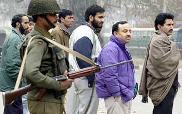 Συγκέντρωση στρατευμάτων στην ινδοπακιστανική μεθόριο