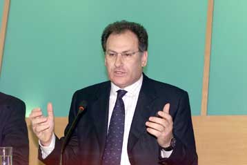 Στοιχεία που αποδεικνύουν τη σχέση Mayo-ΝΔ έδωσε στη δημοσιότητα ο Λαλιώτης