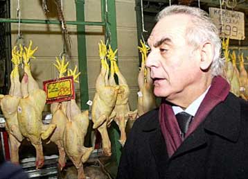 Αθέτηση των συμφωνιών κυρίων για το πάγωμα τιμών διαπιστώνει ο υπουργός Ανάπτυξης