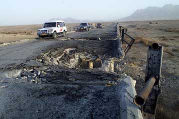 Αεροσκάφη των ΗΠΑ βομβάρδισαν αυτοκινητοπομπή στο Αφγανιστάν σκοτώνοντας 65 άτομα