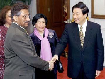 «Αλαζονική» η στάση της Ινδίας, δηλώνει ο Μουσαράφ