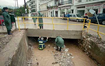 Βρέθηκε το πτώμα του 9χρονου που είχε παρασυρθεί από το χείμαρρο Διακονιάρη