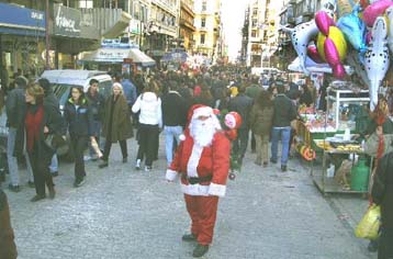 Βελτιώνονται οι καιρικές συνθήκες και οι Έλληνες βρήκαν την ευκαιρία για ψώνια