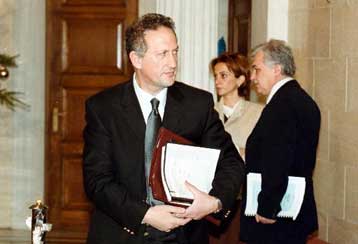 Δεν θα βάλουμε τους πράκτορες τιμητές της δημόσιας ζωής, δηλώνει ο Κ.Σκανδαλίδης