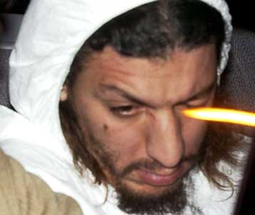 Βρετανός ο άνδρας που επιχείρησε να ανατινάξει το αεροσκάφος της American Airlines