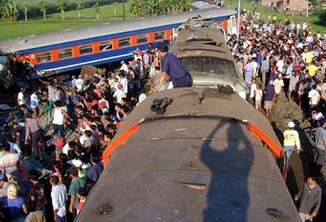 Δεκάδες θύματα από μετωπική δύο τρένων στην Ινδονησία