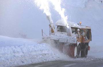 Δεκάδες νεκροί και μεγάλα προβλήματα σε όλα τα Βαλκάνια από την κακοκαιρία
