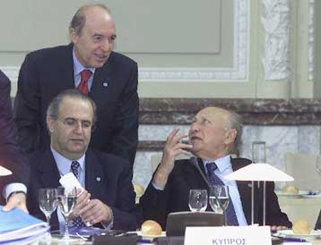 Επίσκεψη Σημίτη στη Λευκωσία στις αρχές του νέου έτους