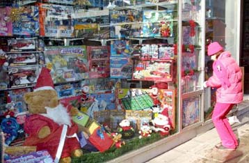 Στις 14 Ιανουαρίου ξεκινούν οι εκπτώσεις – Το εορταστικό ωράριο των καταστημάτων