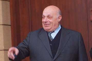 Εάν το Κυπριακό εξεταστεί από νομικής πλευράς, θα επιλυθεί σε έξι μήνες, δηλώνει ο Ντενκτάς