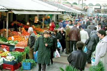 Περίπου 120 χιλιάδες παράπονα κατέγραψε το ΙΝΚΑ το 2001