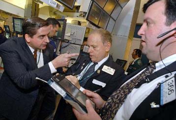 Με κέρδη άνοιξαν Nasdaq και Dow Jones την Πέμπτη