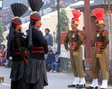 Αμερικανικές πρωτοβουλίες για την εκτόνωση της κρίσης μεταξύ Ινδίας και Πακιστάν