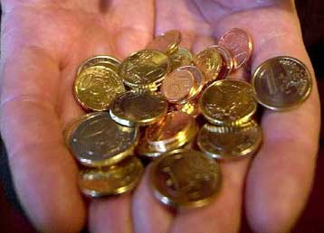 Αγαπάμε και ταυτόχρονα φοβόμαστε το ενιαίο ευρωπαϊκό νόμισμα