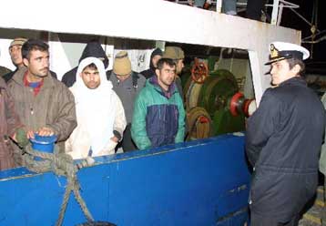 Στο Βόλο οι 193 λαθρομετανάστες που εντοπίστηκαν στη βραχονησίδα Γιούρα