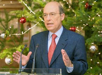 Τα προβλήματα της εισαγωγής του ευρώ συζήτησε ο Σημίτης με ΣΕΒ και ΓΣΕΕ