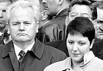 Στο εδώλιο του κατηγορουμένου και η κόρη του Σλόμπονταν Μιλόσεβιτς