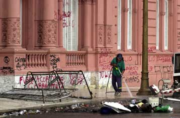 Μισθοί, συντάξεις και κυβέρνηση οι νέες προτεραιότητες του προέδρου της Αργεντινής