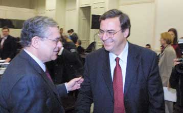 Χριστοδουλάκης και Παπαδήμος μιλούν για το ευρώ 48 ώρες πριν από την υποδοχή του