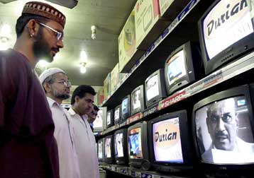 Σύμπνοια στην πολιτική ηγεσία της Ινδίας και του Πακιστάν με άξονα τη σκληρή γραμμή