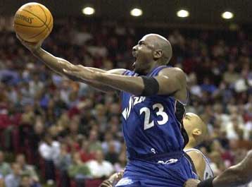 Μεγάλη νίκη 107-90 των Wizards επί των Hornets με 51 πόντους του Air Michael