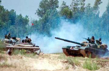 Ανοιχτό το ενδεχόμενο συνομιλιών αφήνει η Ινδία – Xαιρετίζει το Πακιστάν