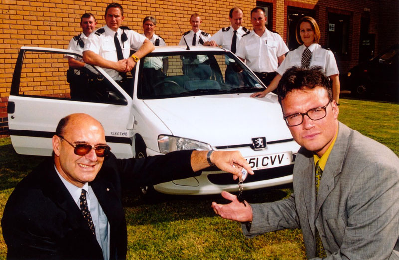 H Peugeot ηλεκτρίζει τη βρετανική αστυνομία