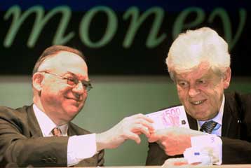 Πανηγυρικά υποδέχτηκε το ενιαίο νόμισμα η ΕΚΤ – «Χρησμός» Ντούιζενμπεργκ