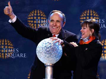 Μεγάλη προσέλευση στην παραδοσιακή γιορτή για την υποδοχή του νέου έτους στη Ν. Υόρκη