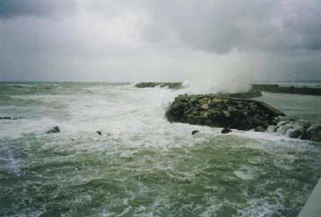 Κινδύνευσαν 230 λαθρομετανάστες ανοιχτά της Κρήτης – Επιτυχής επιχείρηση διάσωσης
