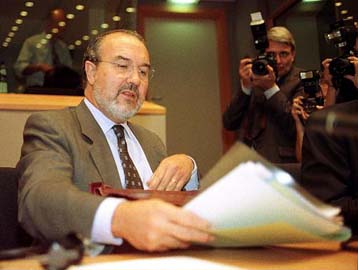 Πραγματική επιτυχία χαρακτήρισε την εισαγωγή του ευρώ ο Π.Σόλμπες