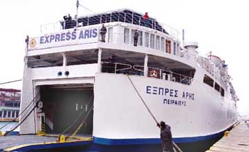 Στο λιμάνι της Νάξου προσέκρουσε το «Εξπρές Αρης»