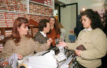 Χωρίς σοβαρά προβλήματα οι συναλλαγές στα εμπορικά καταστήματα