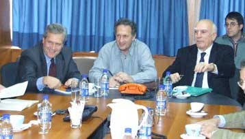 Ελεγχόμενη η κατάσταση, δηλώνει ο υπουργός Εσωτερικών – Έκκληση για βοήθεια