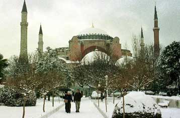 Σφοδρό κύμα κακοκαιρίας πλήττει Ρωσία και Τουρκία – Πάγωσε ο Δούναβης