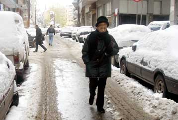 Λόγω παγετού απαγορεύθηκε η κυκλοφορία από το 210ο χλμ. προς Αθήνα