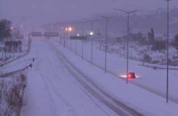 Διακόπηκε η κυκλοφορία των οχημάτων στην Αθηνών – Λαμίας – Συνεχίζεται η κακοκαιρία
