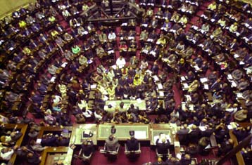 Παρελθόν αποτελεί στην Αργεντινή η ισοτιμία του πέσο έναντι του δολαρίου