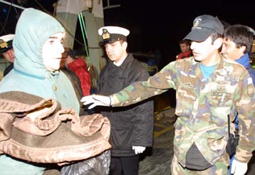 Σε γυμναστήριο της Ραφήνας οι λαθρομετανάστες που εντοπίστηκαν στον Ευβοϊκό