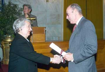 Στερνό αντίο σε έναν κορυφαίο συγγραφέα και δημοσιογράφο