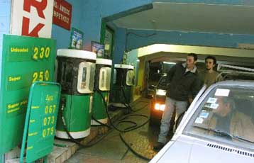 Πλήρης επάρκεια καυσίμων υπάρχει στην αγορά, σύμφωνα με το υπουργείο Ανάπτυξης