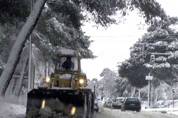 Χωρίς ρεύμα παραμένουν πολλές περιοχές της Αττικής, της Εύβοιας και της Κρήτης